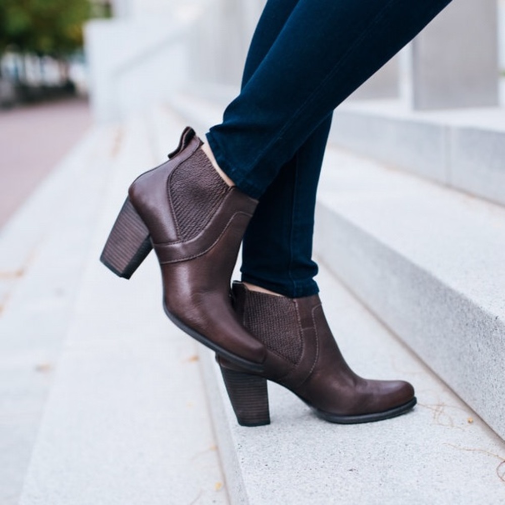 Ugg Cobie Heeled Chelsea Leather Booties